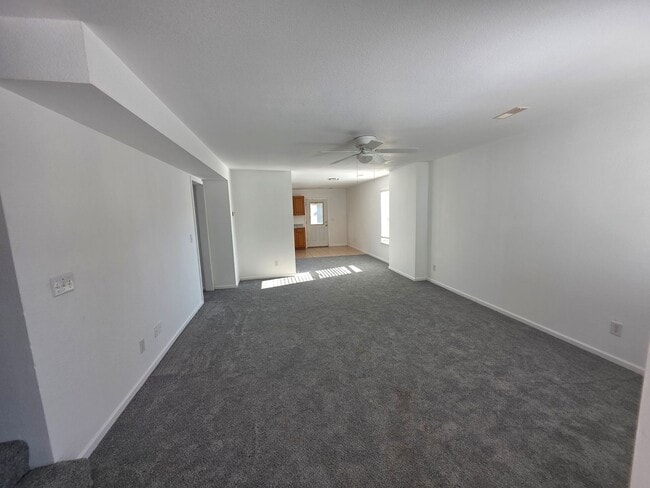 Building Photo - 400 Elliott Ln