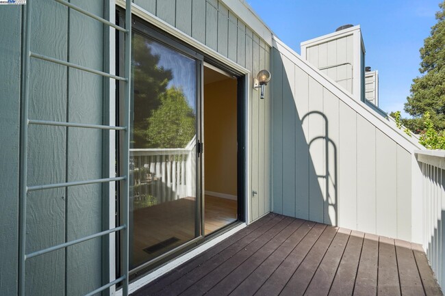 Building Photo - 5227 Riverdale Ct