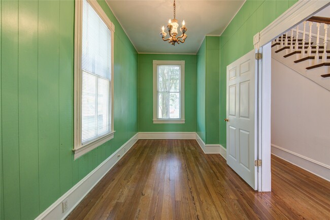 Building Photo - 1619 Ursuline St