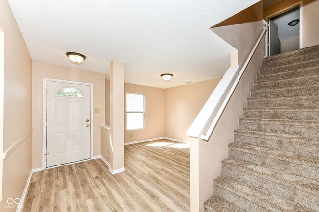 Building Photo - 1155 Redwood Dr