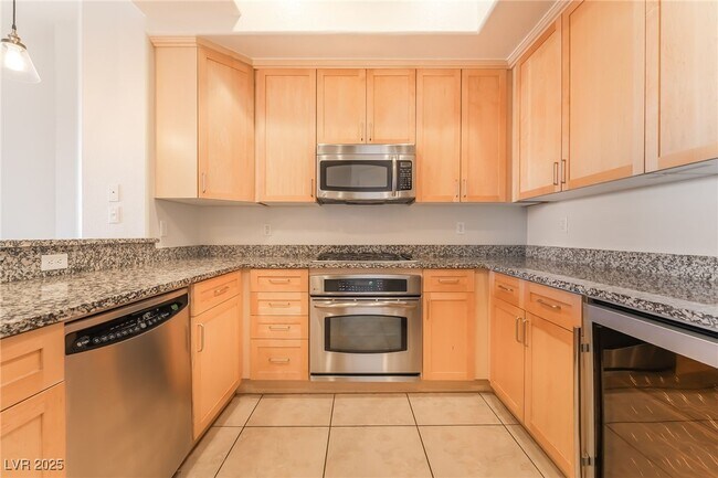 Building Photo - 38 E Serene Ave