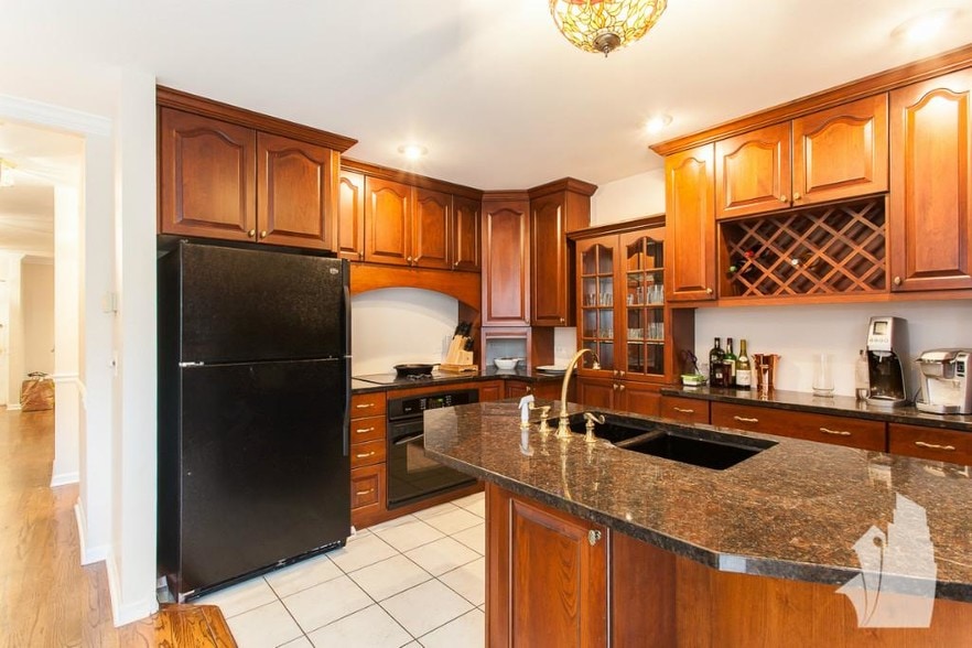 Building Photo - 229 S Peoria St