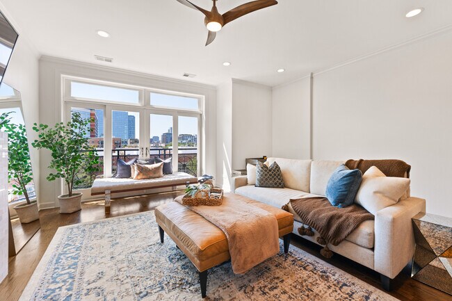 Building Photo - 840 W Erie St