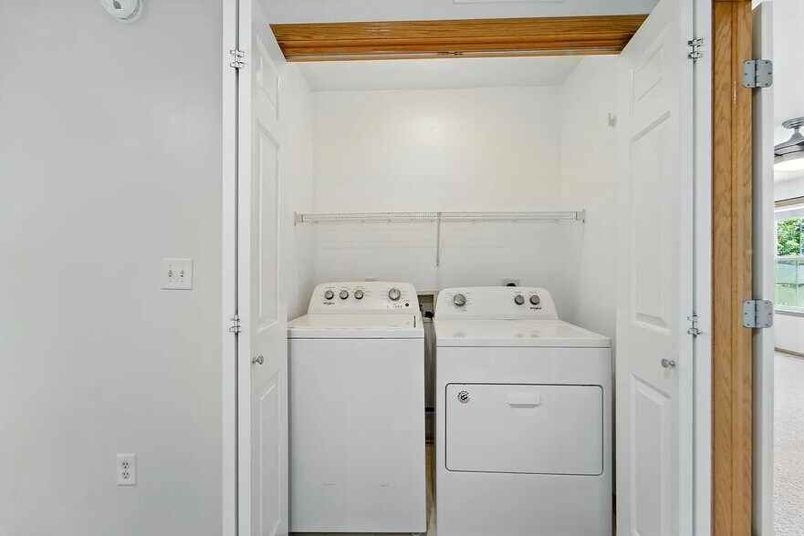 Building Photo - 277 S 79th St