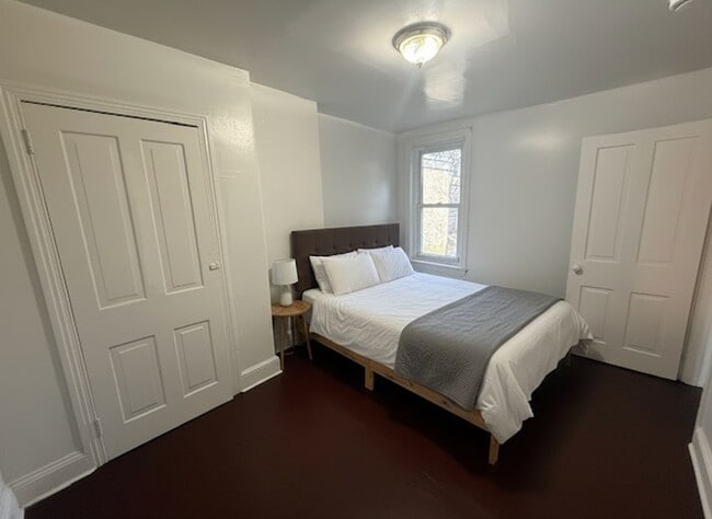 Building Photo - 1756 W Juniata-