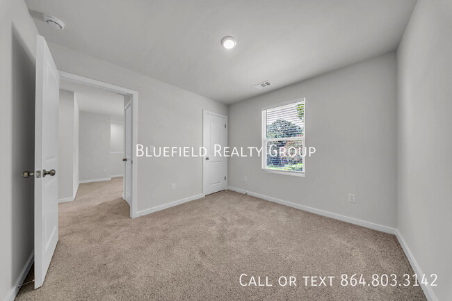 Building Photo - 161 Davis Dr