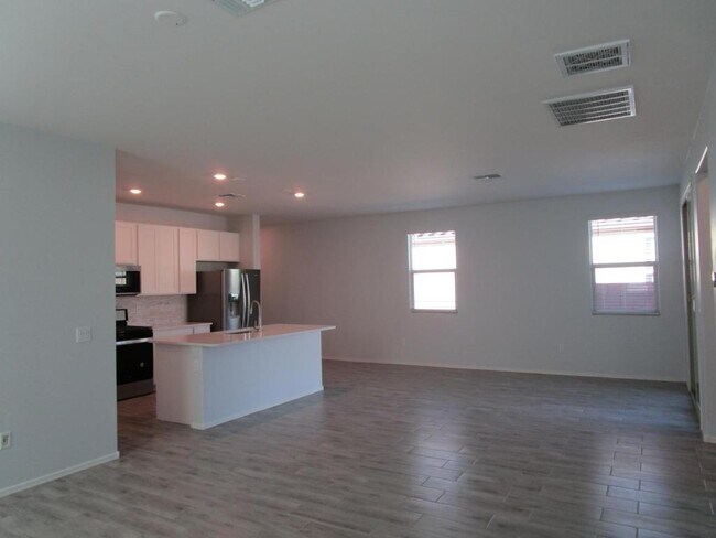 Building Photo - 8015 S Golden Bell Dr
