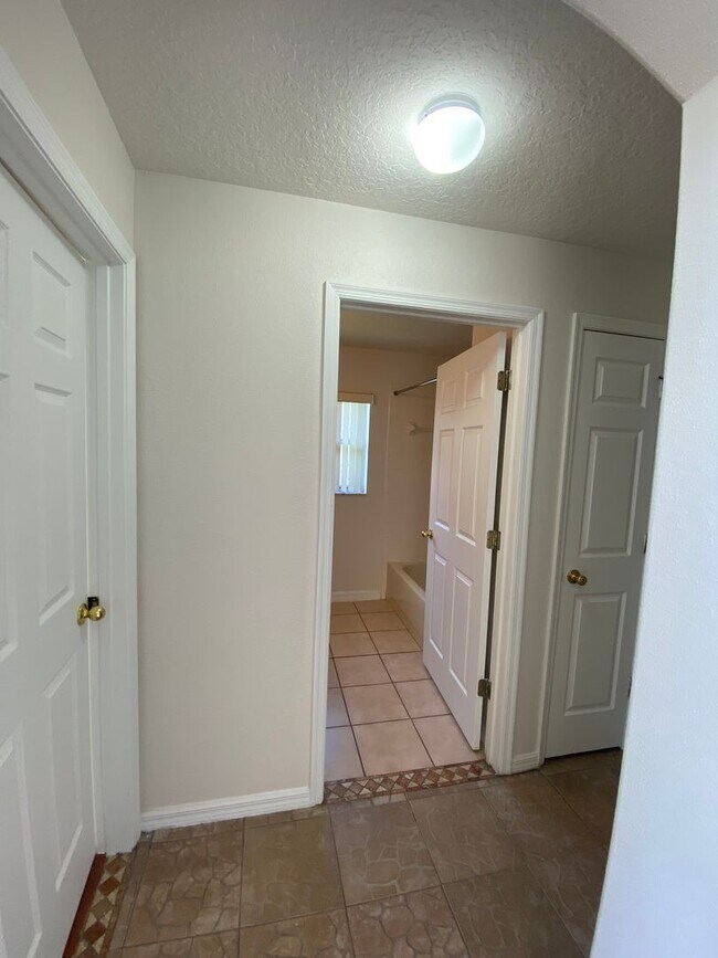 Building Photo - 434 Cassia Dr