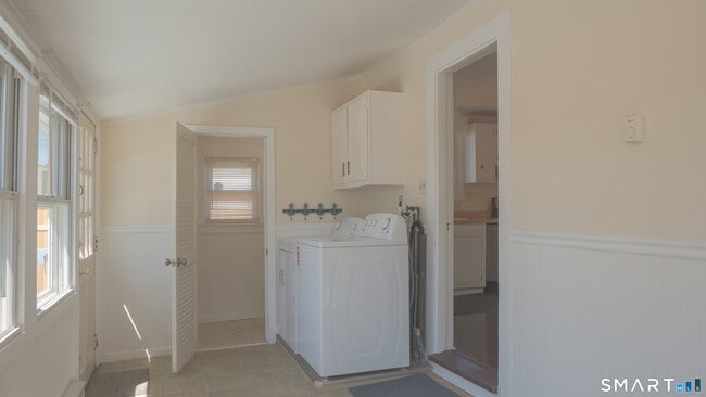 Building Photo - 49 Sound View Heights