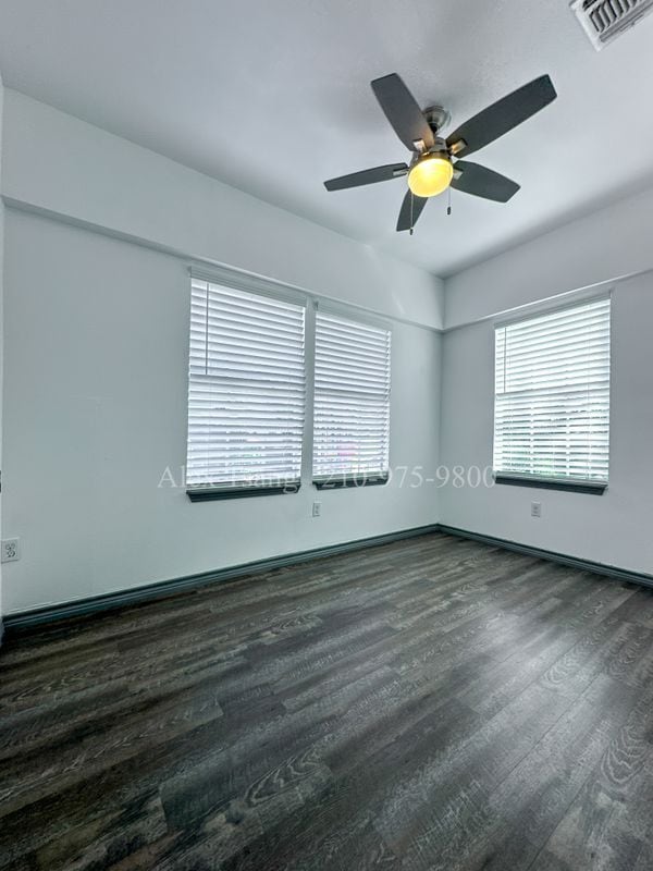 Building Photo - 802 Montana St