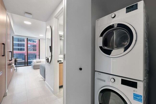 Building Photo - 121 NE 5th St