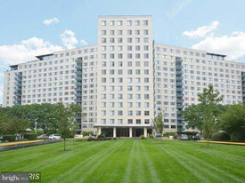 Building Photo - 10201 Grosvenor Pl