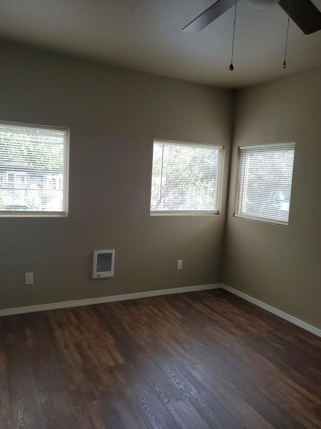 Building Photo - 3213 Center St NE