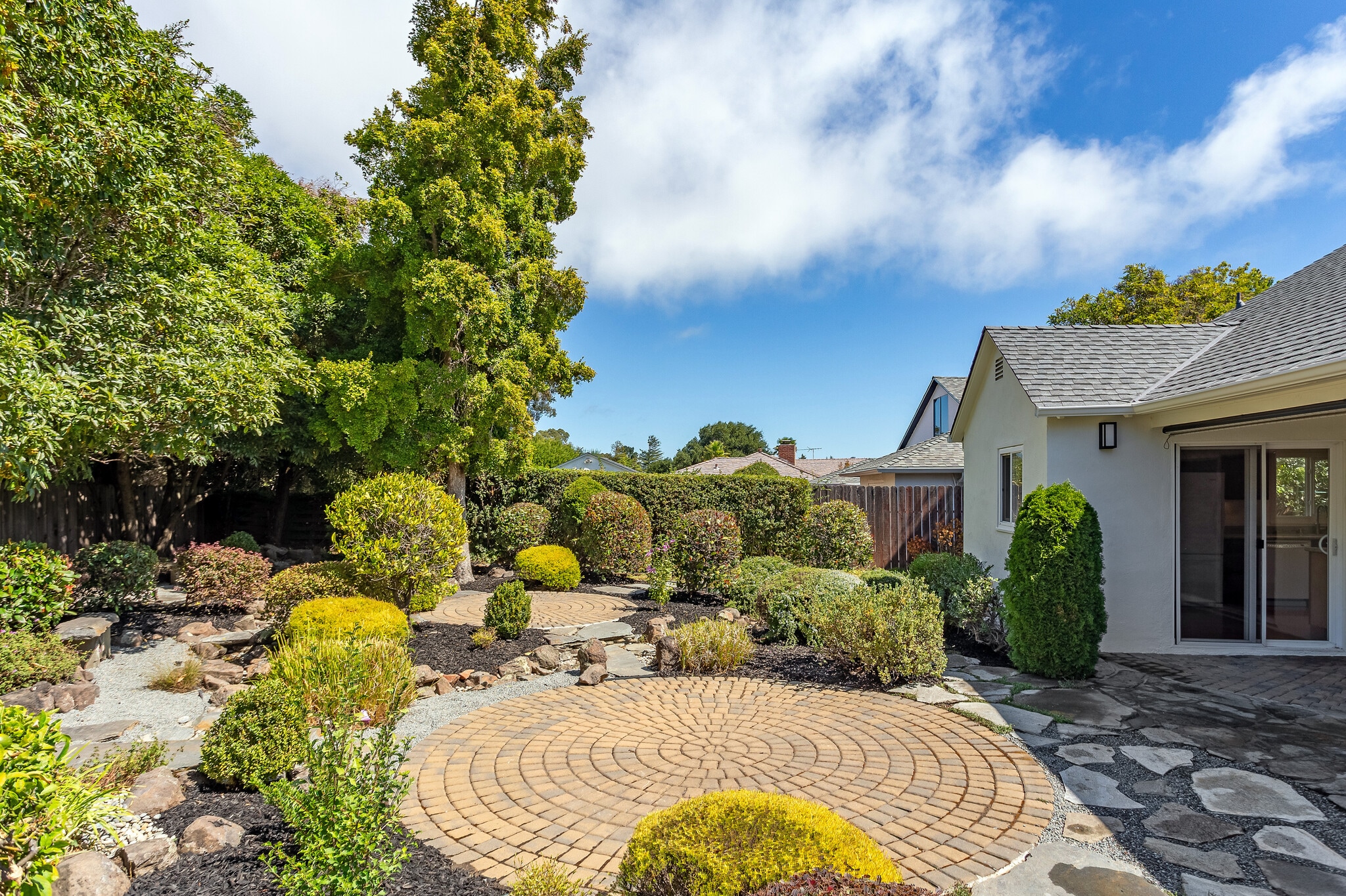 Building Photo - 940 Sequoia Ave