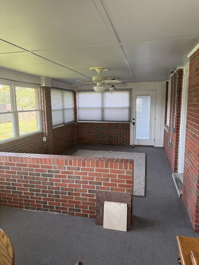 Building Photo - 1612 Raleigh Rd