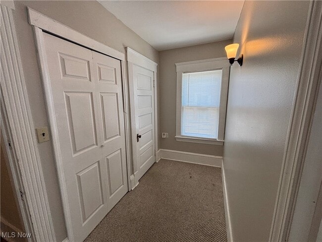 Building Photo - 1481 Robinwood Ave