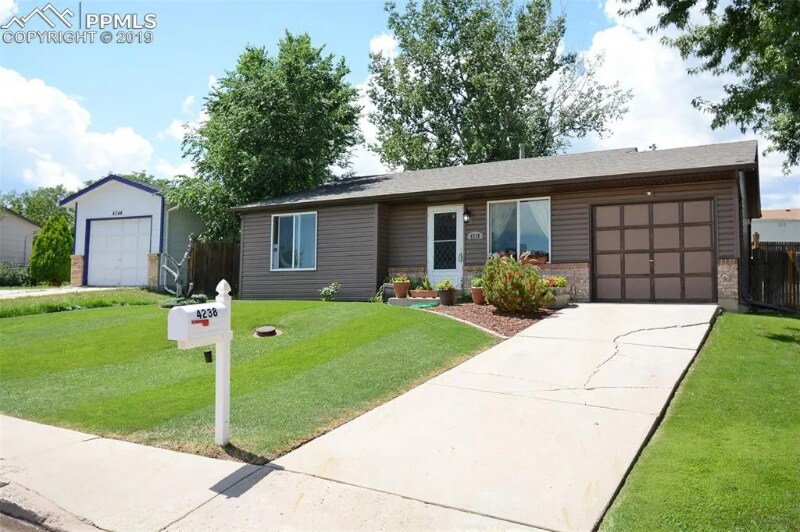 Primary Photo - 4238 College View Dr