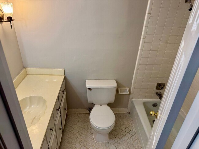 Building Photo - 122 York Haven Dr