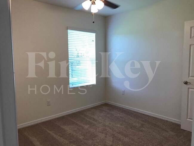 Building Photo - 620 SE 1st Pl