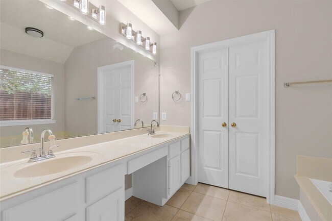 Building Photo - 13839 Placid Brook Ct