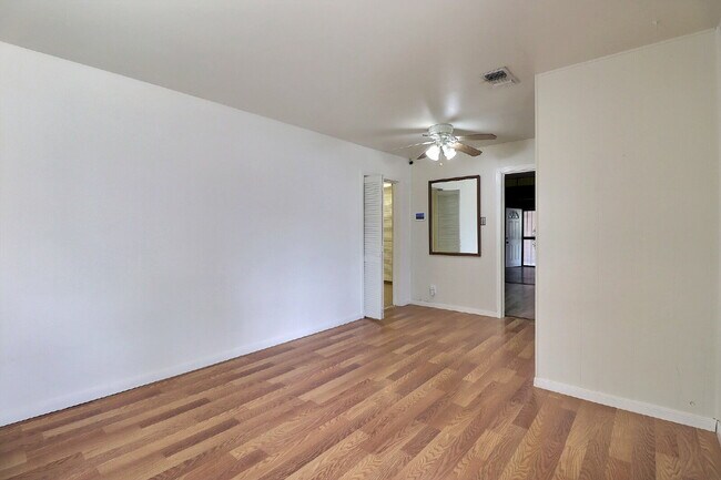 Building Photo - 4 Bedrooms and a Bonus Room + Move In Ready Package with Washer, Dryer and Refrigerator