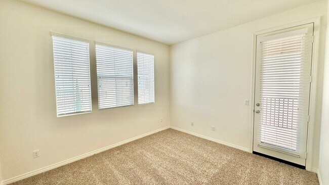 Building Photo - Beautiful, Stand Alone Condo in Resort-lik...