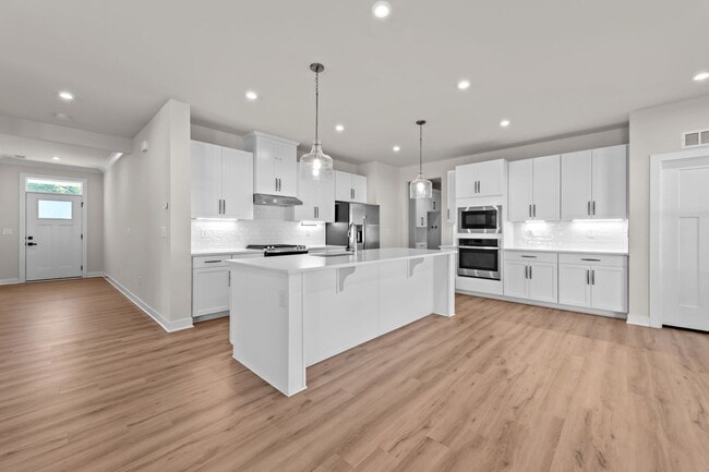Building Photo - Luxurious 4-bed