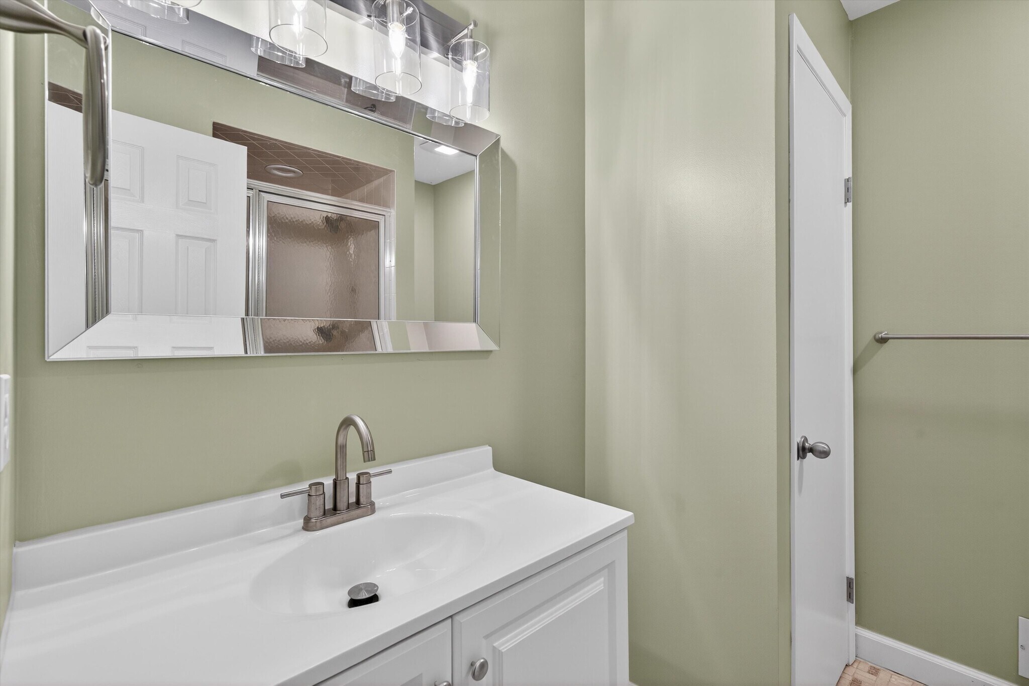 FULL Bath w/Stall Shower - Loft Level - 7 Arapahoe Dr
