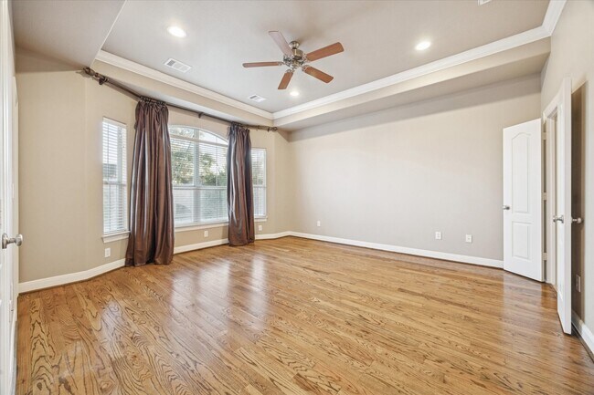 Building Photo - 5706 Blossom St