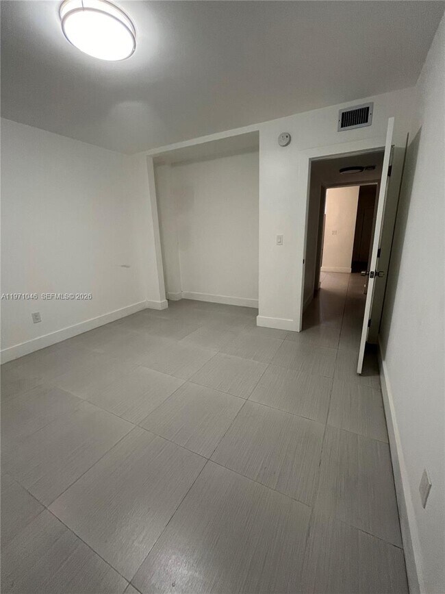 Building Photo - 11855 NE 19th Dr