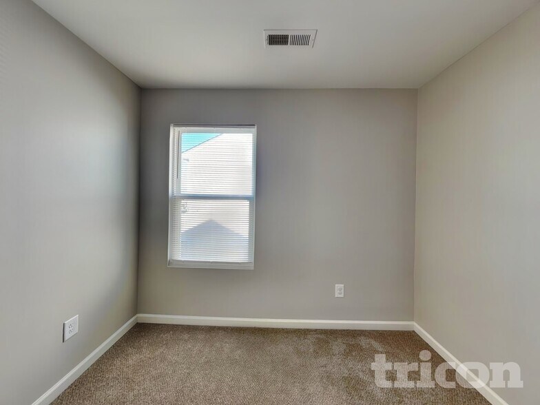 Building Photo - 1082 Bitting Hall Cir