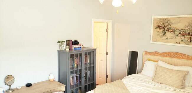 Spacious master bedroom - 3026 Burnt Pine Dr