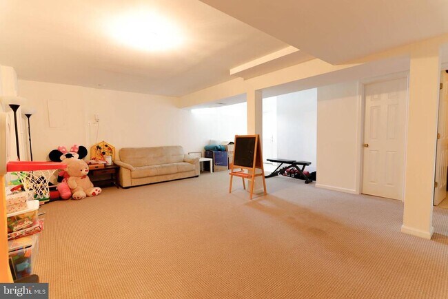 Building Photo - 10917 Outpost Dr