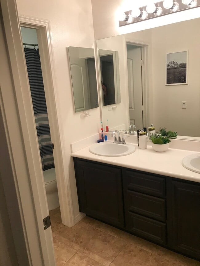 Building Photo - 3bed/2.5bath in Aliso Viejo! Newer Condo, ...