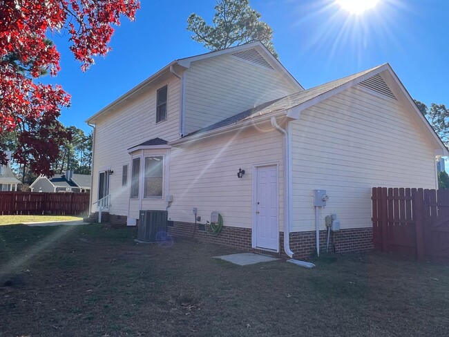 Building Photo - 1939 Daphne Cir