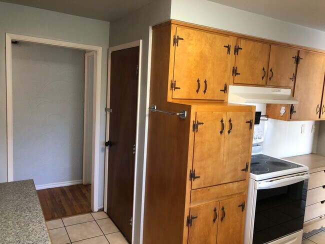 Building Photo - Updated 3 bedroom 1 1/2 bath home with a l...