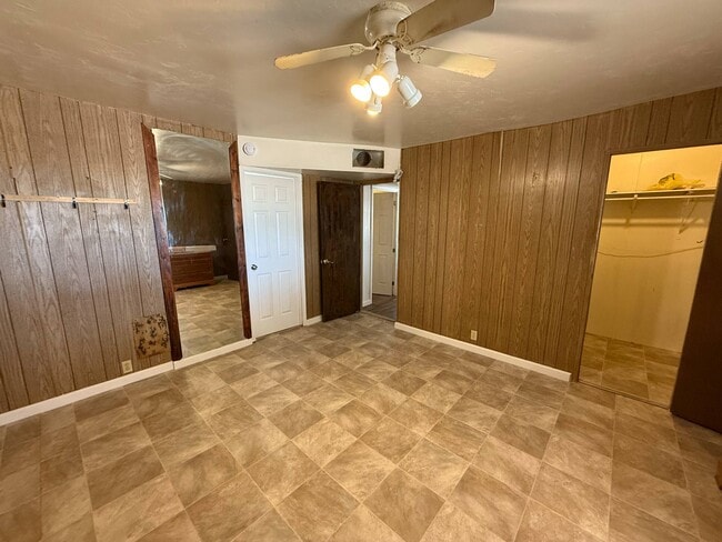 Building Photo - 8221 S Taylor Ln