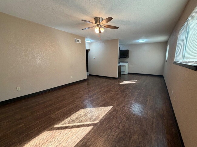 Building Photo - 226 Cherry St