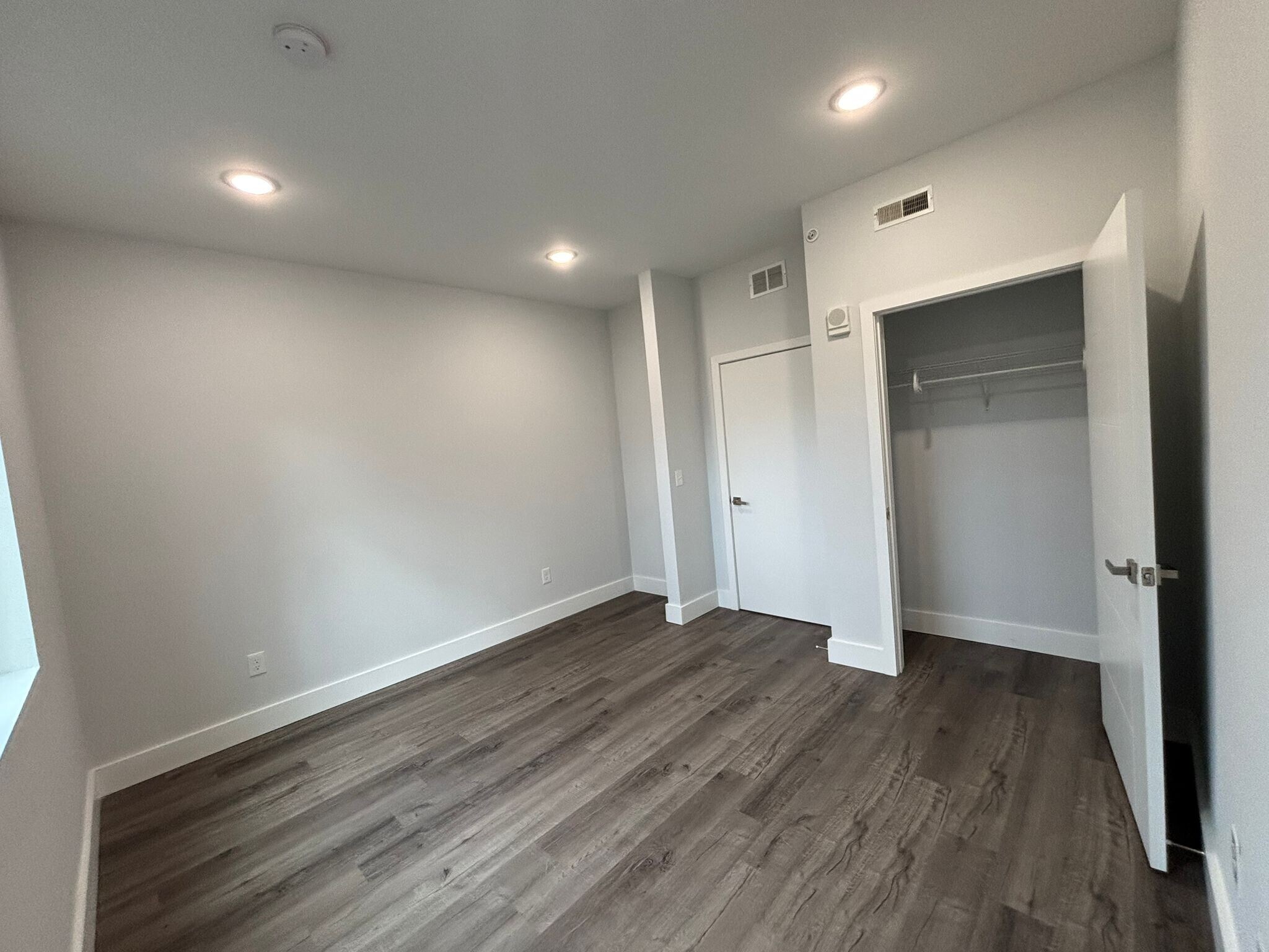 Building Photo - 2252 N Delhi St