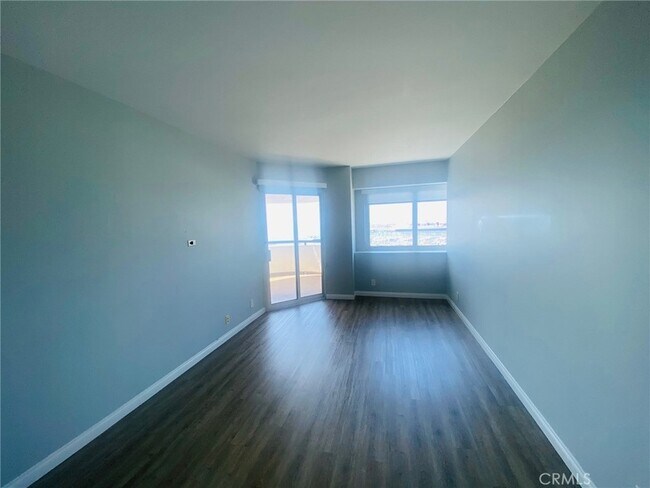 Building Photo - 525 E Seaside Way