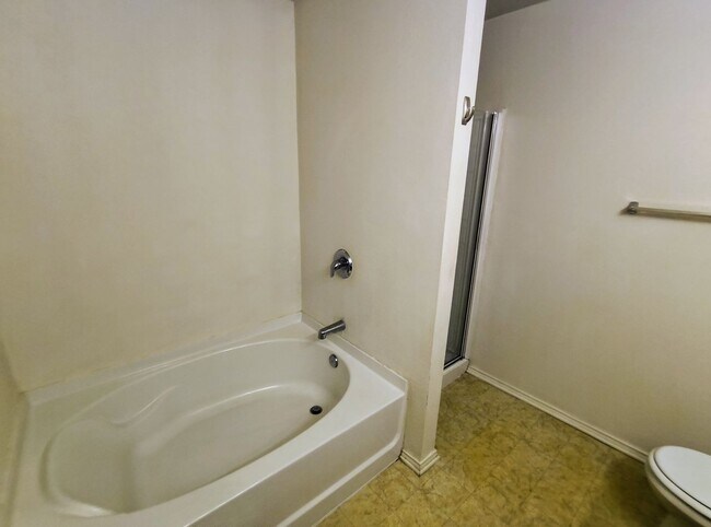 Building Photo - Beautiful 4-Bedroom Home for Lease – Corne...