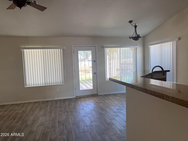 Building Photo - 1082 W Orchid Ln