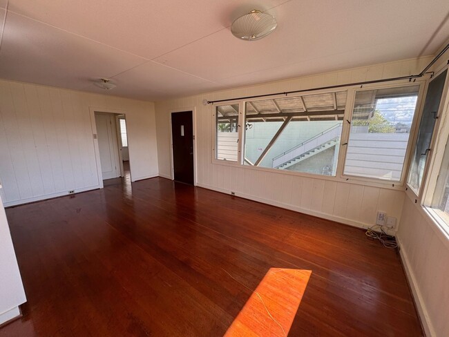 Building Photo - For Rent - 55 Mango St.