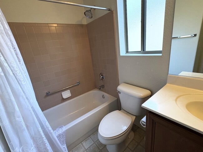 Building Photo - 1870 E Purple Martin Ln