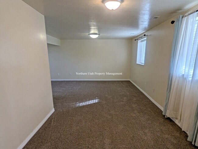 Building Photo - 4-Bed, 3.5 Bath Home with Scenic Views in South Ogden