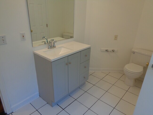 Building Photo - 531 Hollow Tree Ridge Rd