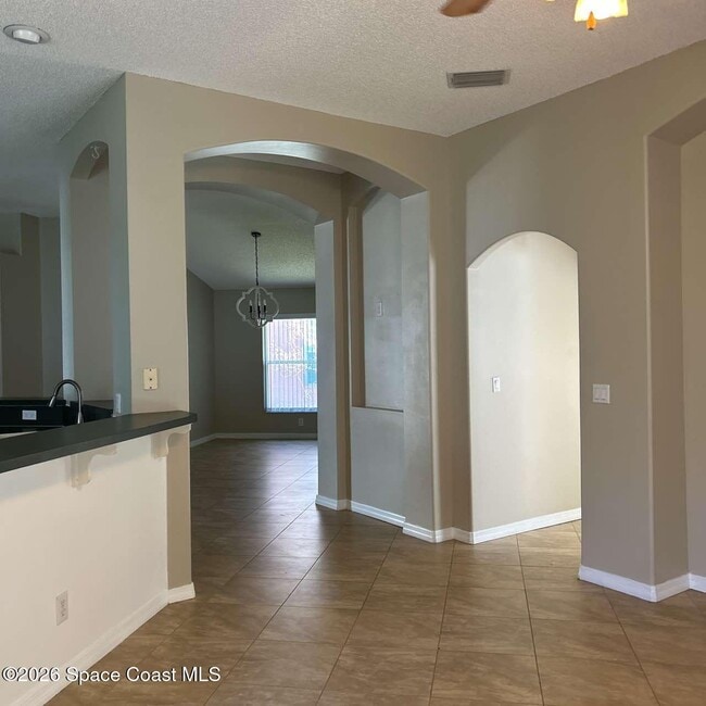 Building Photo - 1281 Rock Springs Dr