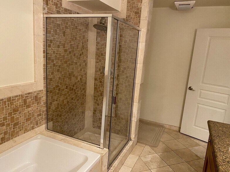 Bathroom 2 - Shower - 6221 Monterey Rd