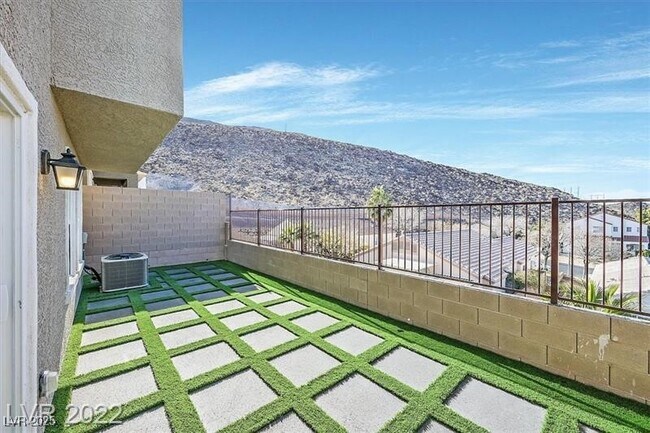 Building Photo - 372 Rosefinch St