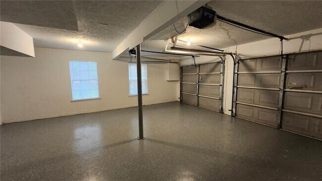 Building Photo - 4011 Pinehurst Pl
